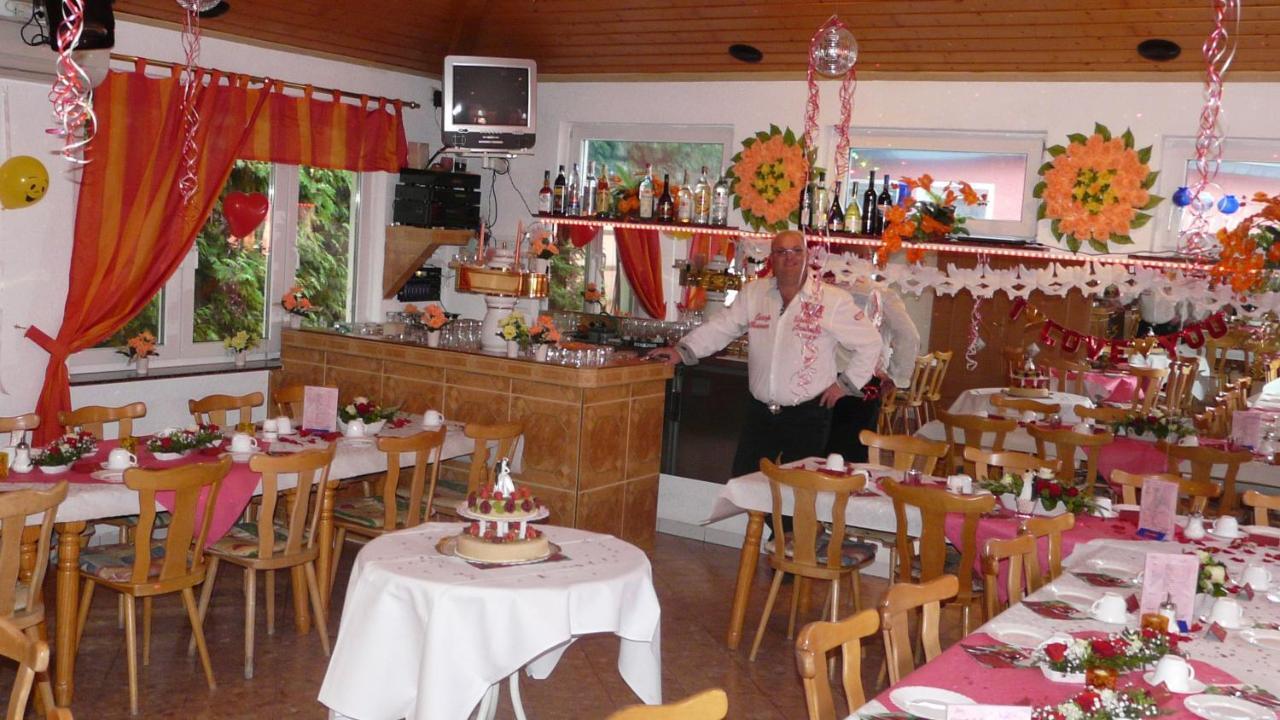 Pension Hollyday Ahrensfelde Exterior photo